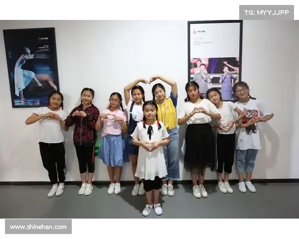 《幕后揭秘：全程记录演员训练花絮，感受拼搏与坚持的力量》